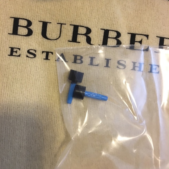 Burberry pumps NWOT - Picture 5 of 8